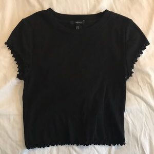 Black cropped lettuce edge t shirt